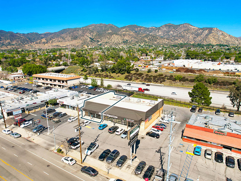 Endcap Retail Space in Sylmar