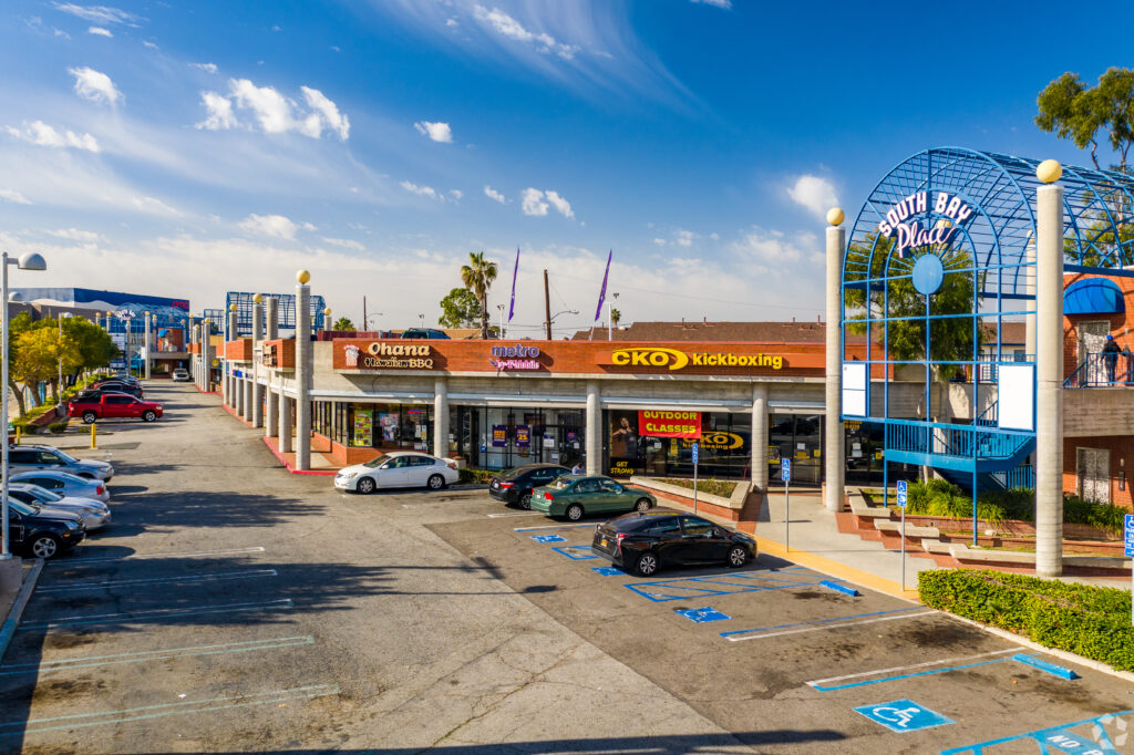 Lawndale Endcap Retail