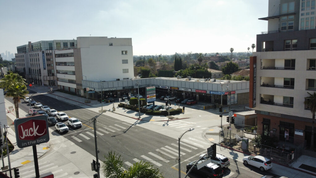 2nd Gen. End-Cap Spaces with Private Rooms